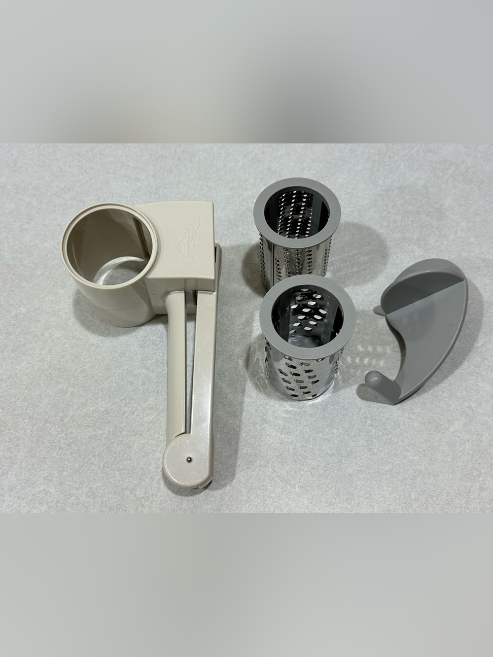Pampered Chef Deluxe Cheese Grater 2 Sizes Fine & Course Grating Model 1275